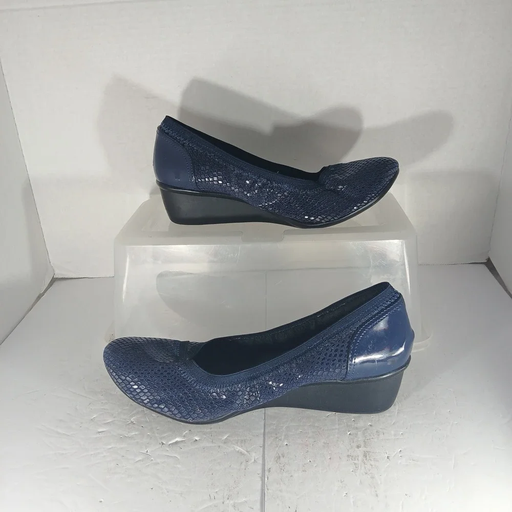 Anne Klein Sport Drestyn Wedge Pumps 8M Navy Blue Snakeskin Patent Professional